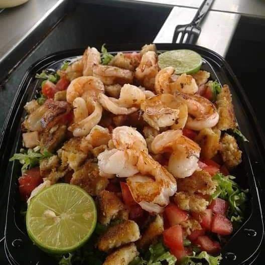 Ensalada de Camarón con Pollo