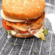 Hamburguesa Salmon con Queso de Cabra