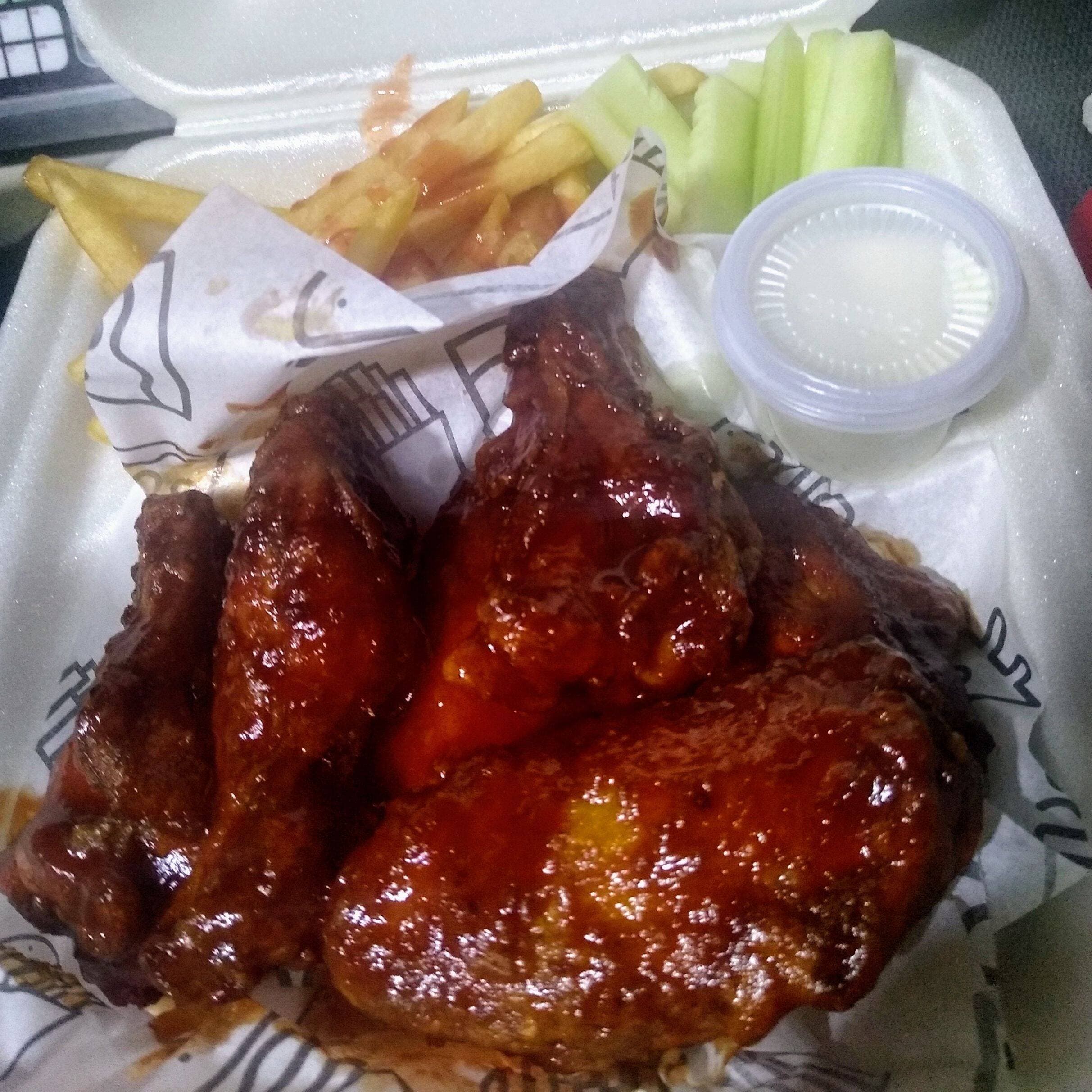 10 Alitas +papas Fritas