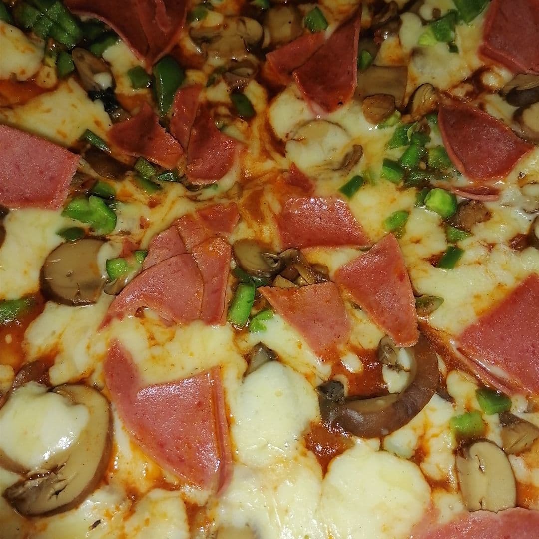 1 Pizza Grande 1 Ingrediente a Escoger y Pan