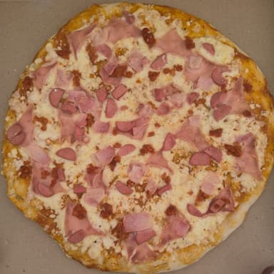 Pizza De Carnes Frías Familiar