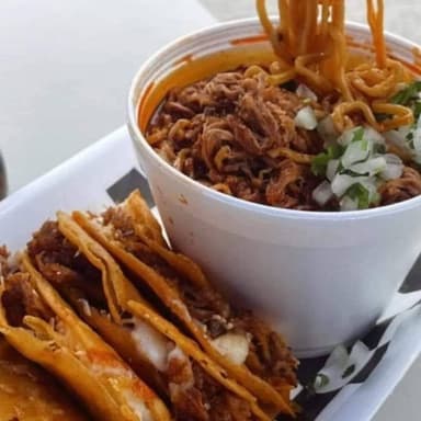 COMBO  MIXTO (3 quesabirrias y media rameen