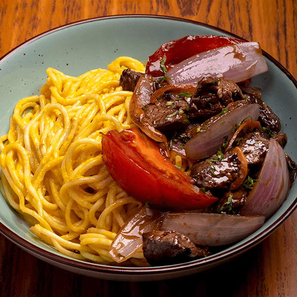 Spaghetti a la Huancaína con Lomo