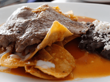 Chilaquiles con Bistec
