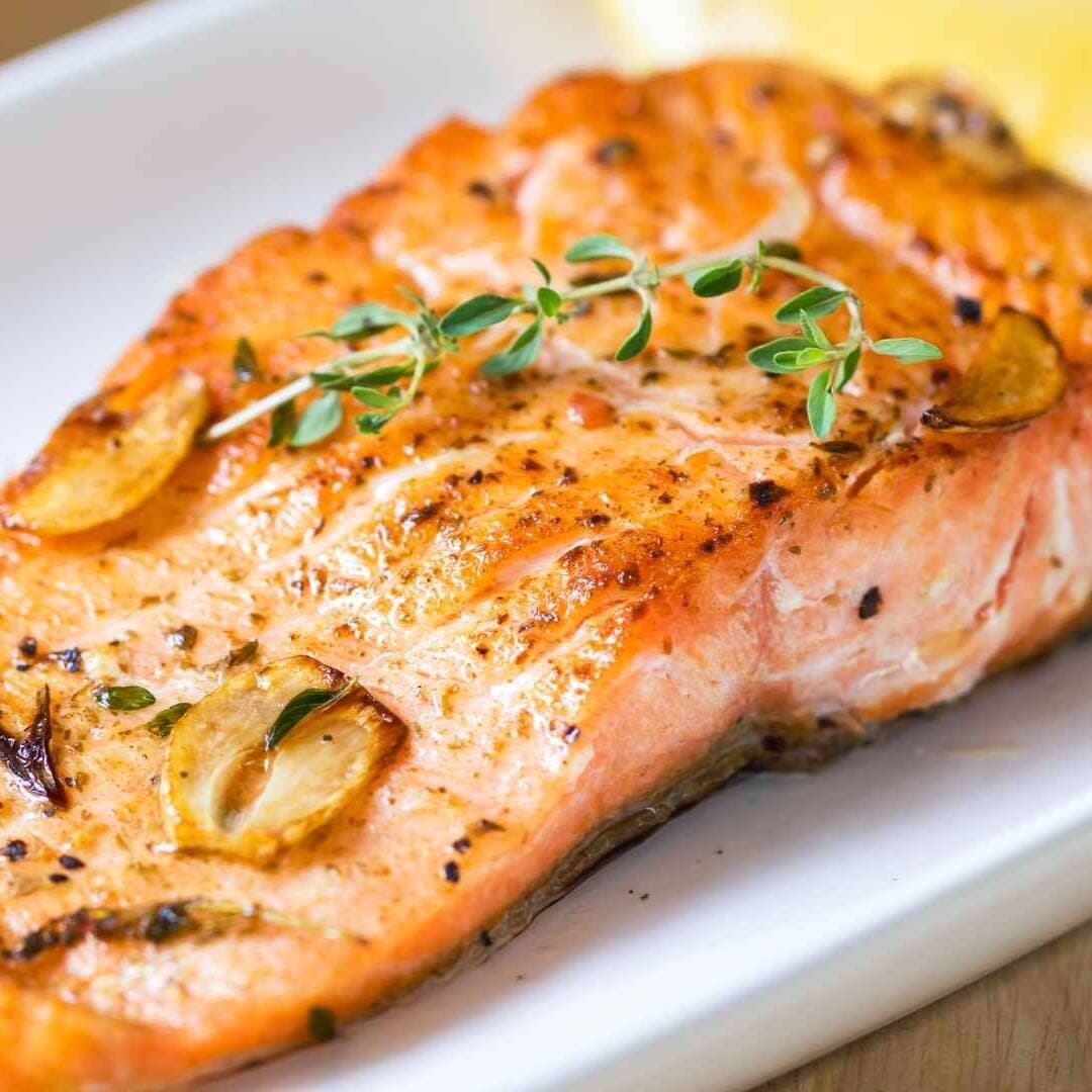 Salmón al Mojo de Ajo