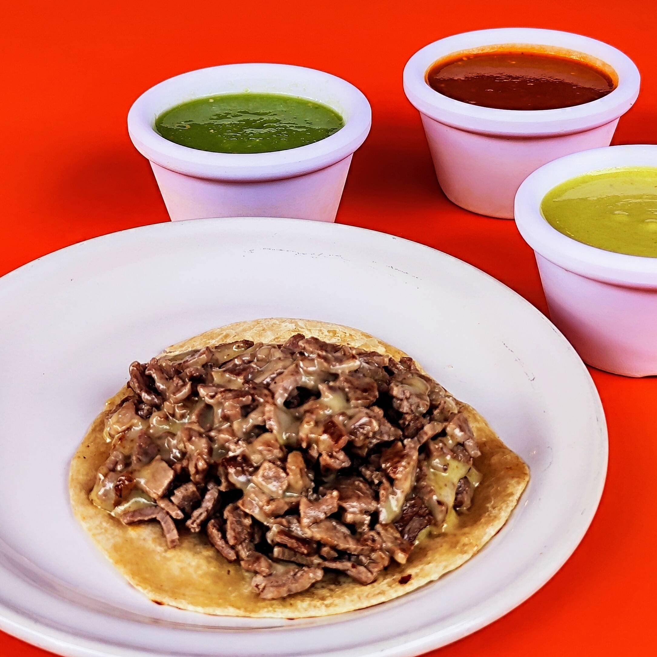 Taco de Bistec con Queso