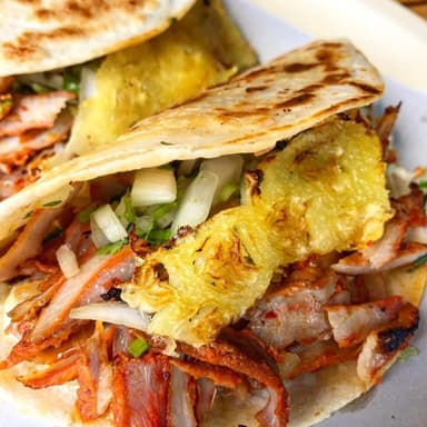 Gringa de carne al pastor