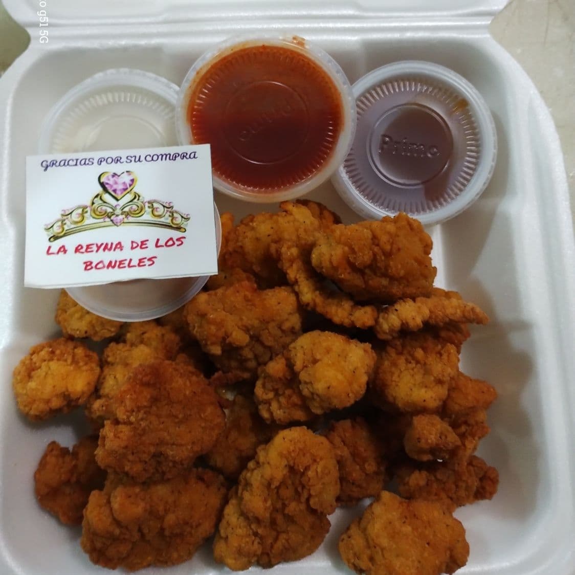 1/2 DE BONELES MAS 3 CUPS DE SALSAS