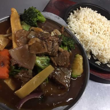 Wooba Arroz Tostado con Lengua de Res y Verduras