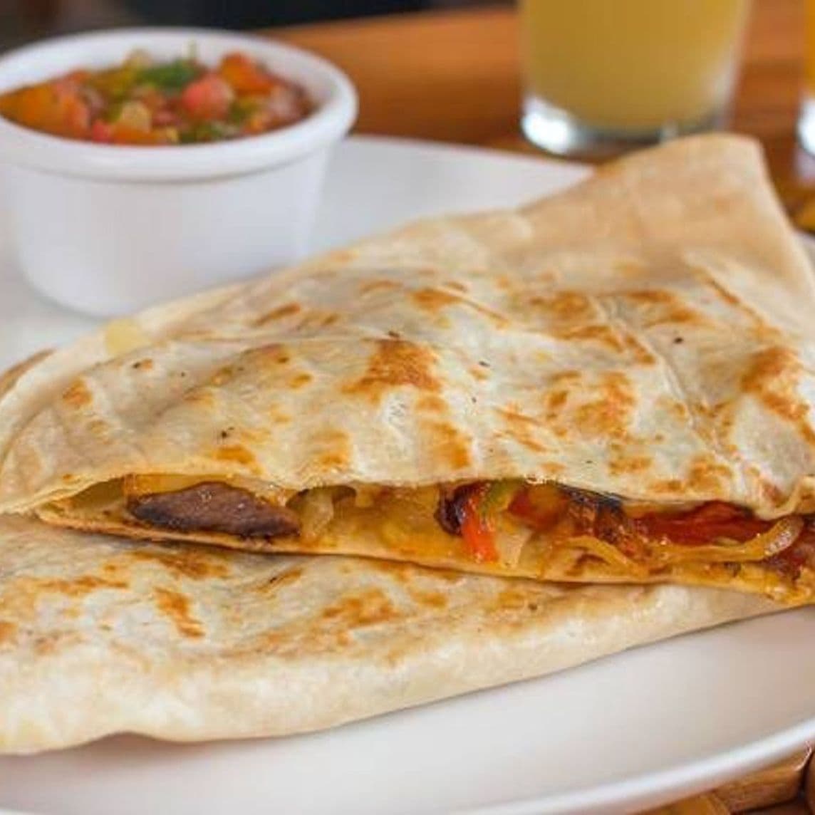 Quesadilla de Res o Pollo