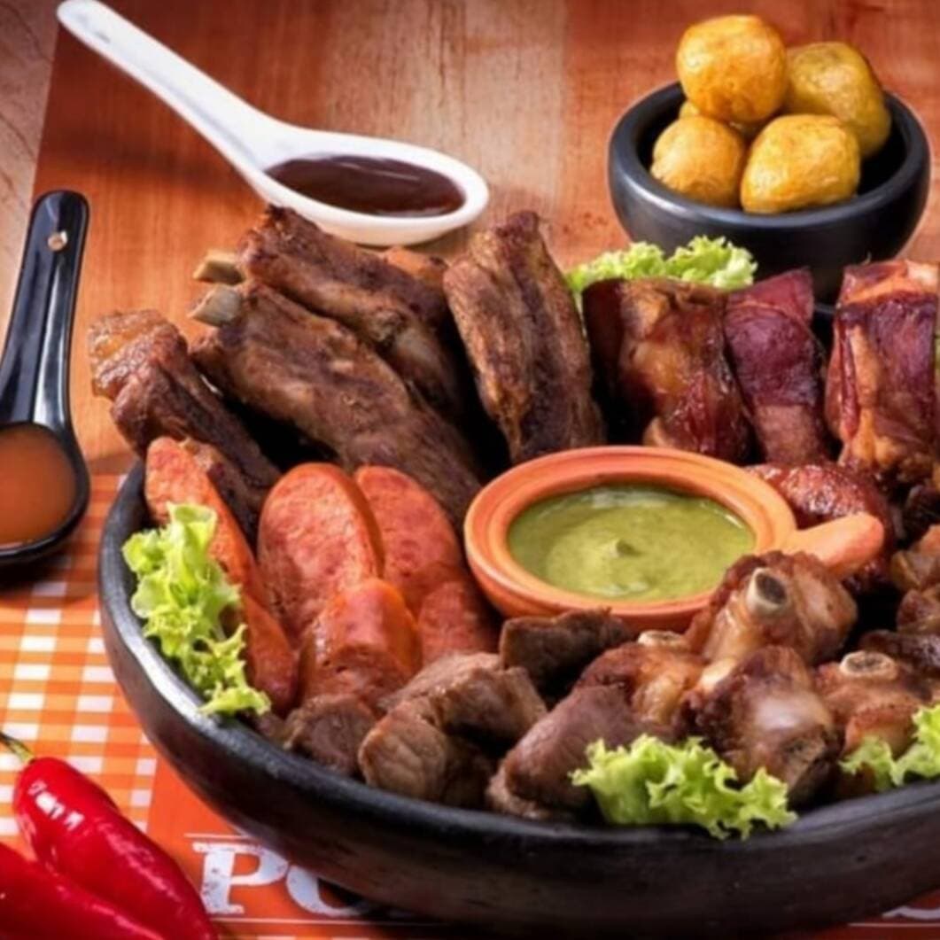 Super Picada 5 Carnes con Gaseosa Postobón Litro