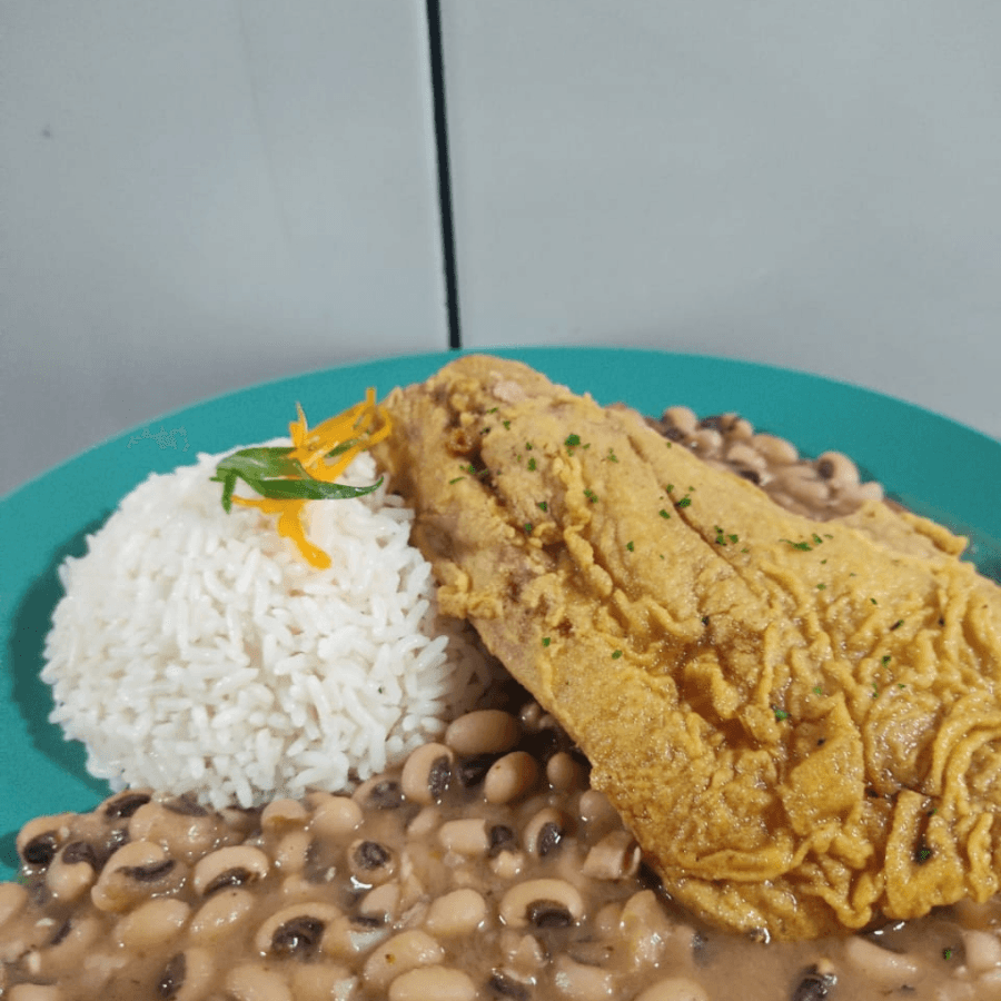 Filete de Bonito Frito con Yuca Sancocha más Arroz