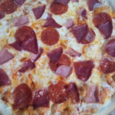 Pizza Familiar Carnes Frías