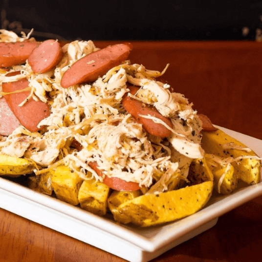 Salchipapa con Pollo
