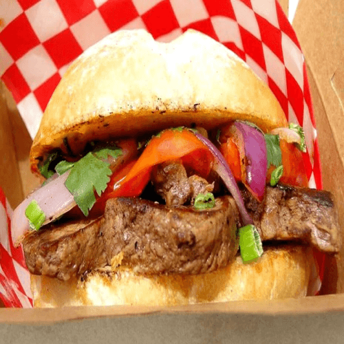 Pan con Lomito Saltado