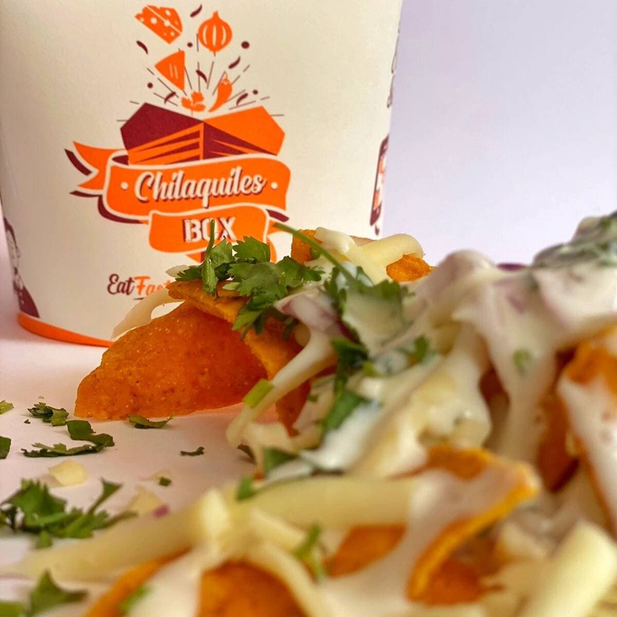 ¡𝗣𝗥𝗢𝗠𝗢! Chilaquiles + Refresco 🥡🥤
