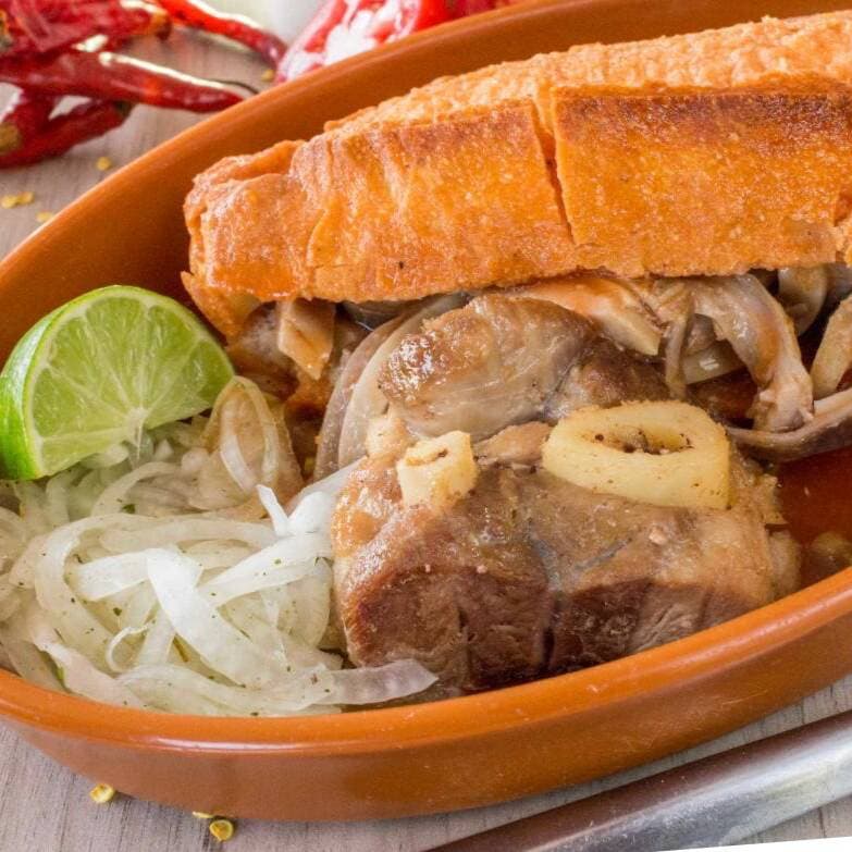 Torta ahogada de buche y carnita