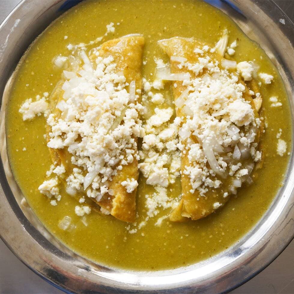 Enchiladas verdes de queso