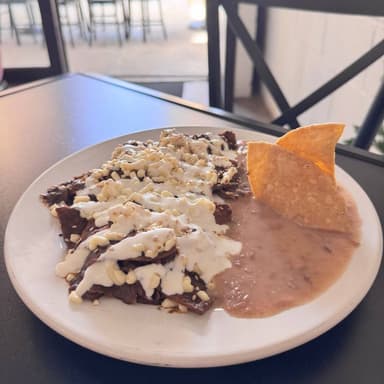 Chilaquiles con Mole