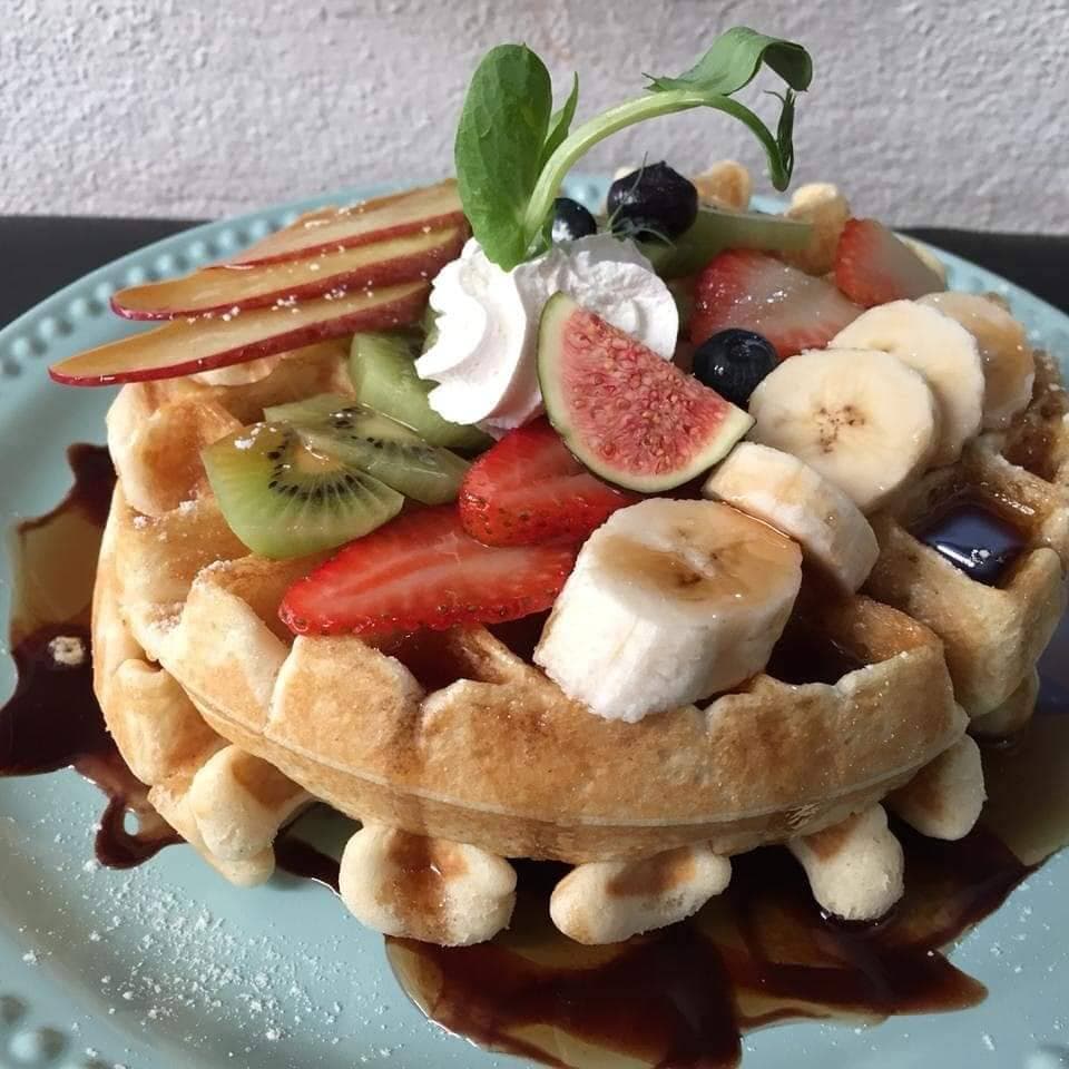 Waffles con Fruta