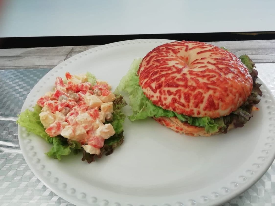 Bagel con pechuga de pollo