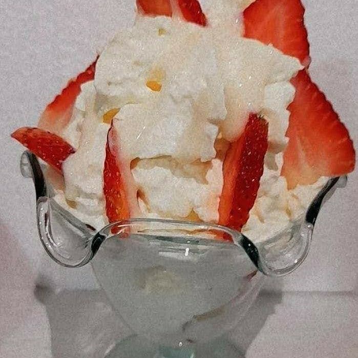 (COMBO 1)-Fresas con Helado + Malteada Sencilla