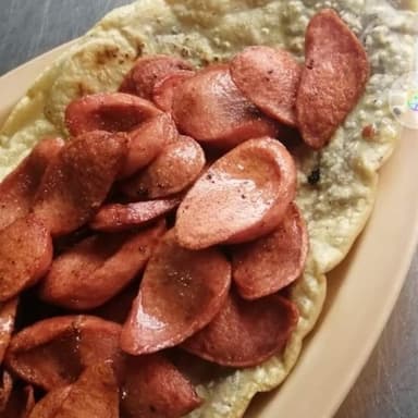 Huarache con Salchicha