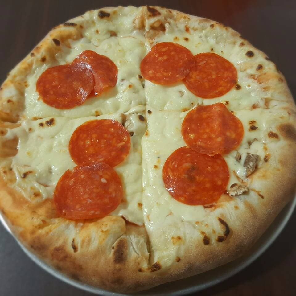 Pizza 8 Porciones 35cRomana Borde Queso + Coca 1.5