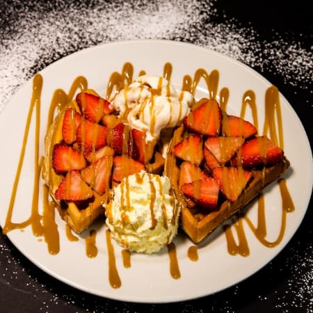 waffle de arequipe y fresa pequeño