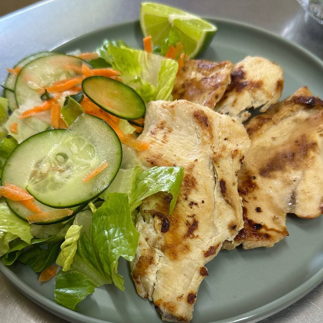Media orden de pollo a la plancha
