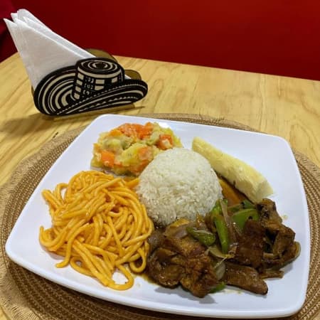 SALTEADO MIXTO ( Pollo y Cerdo)