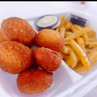 Nuguetts de Pollo con Papas Francesas
