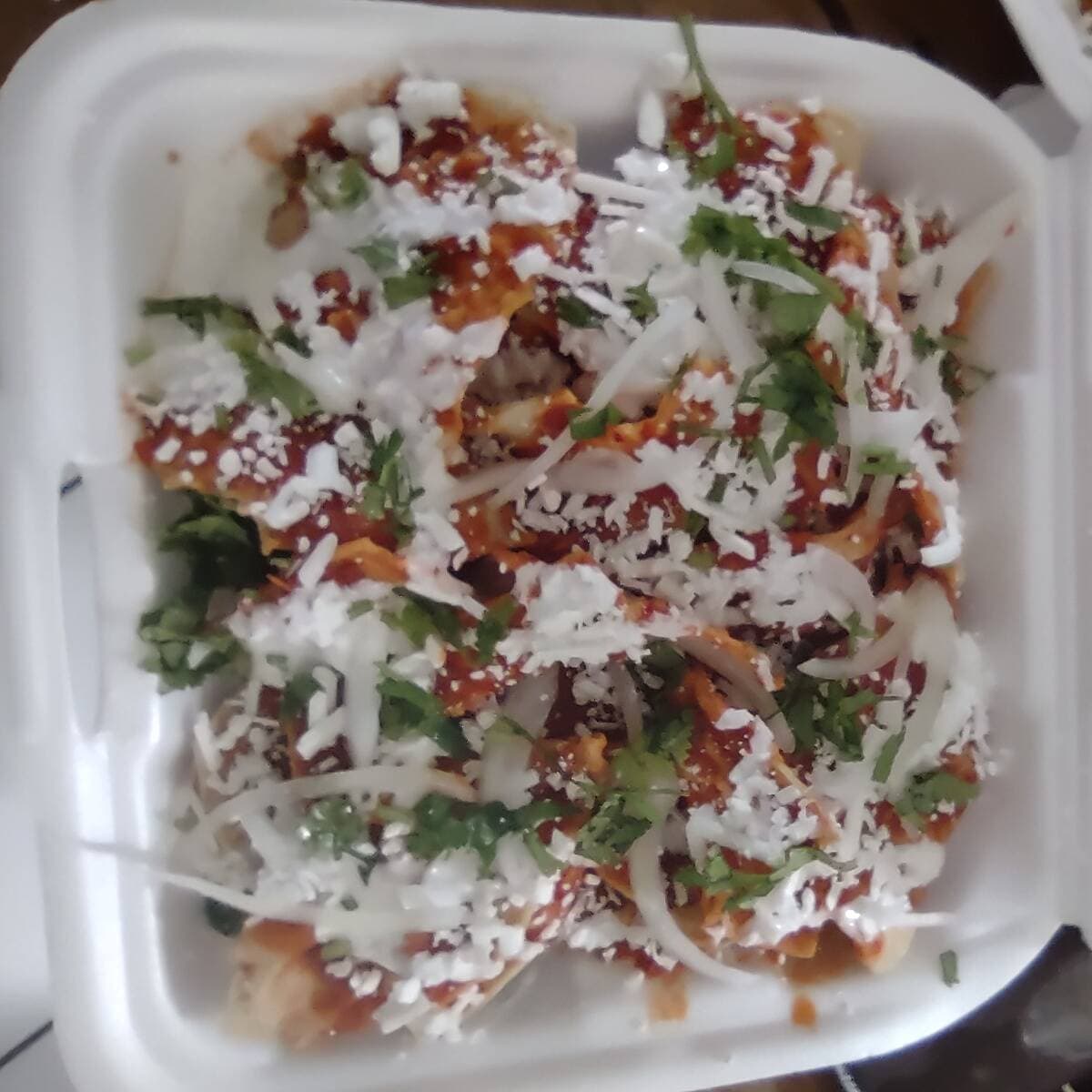 CHILAQUILES ROJOS (SENCILLOS O PROTEINA A ELEGIR)