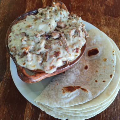 Queso Fundido con Carne al pastor