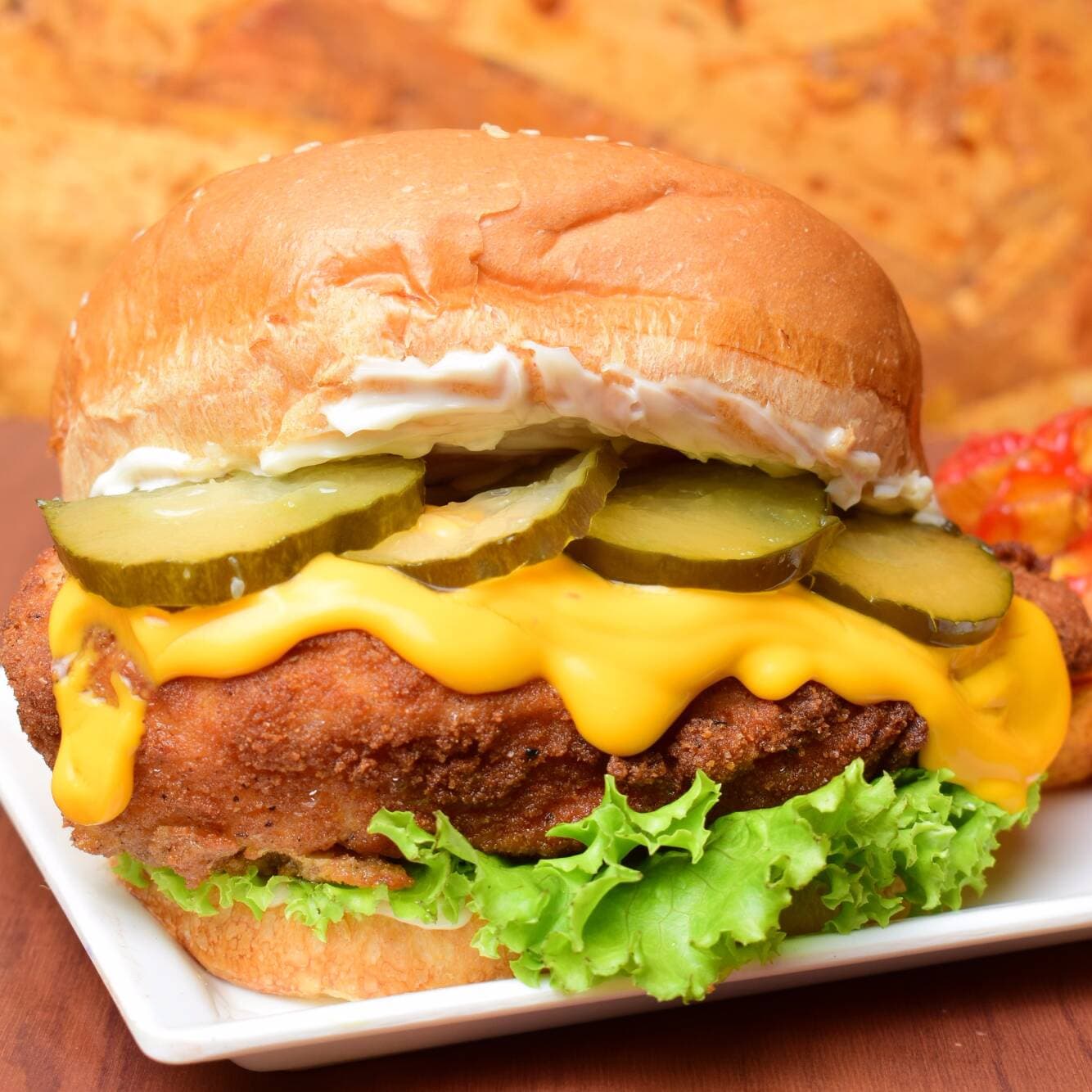 Hamburgesa CHEDDAR CHICKEN DELUXE🔥+ PAPAS CRIOLLA