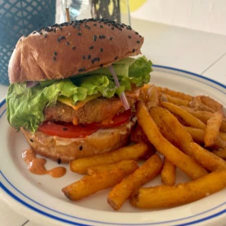 Chicken Burguer más Bebida