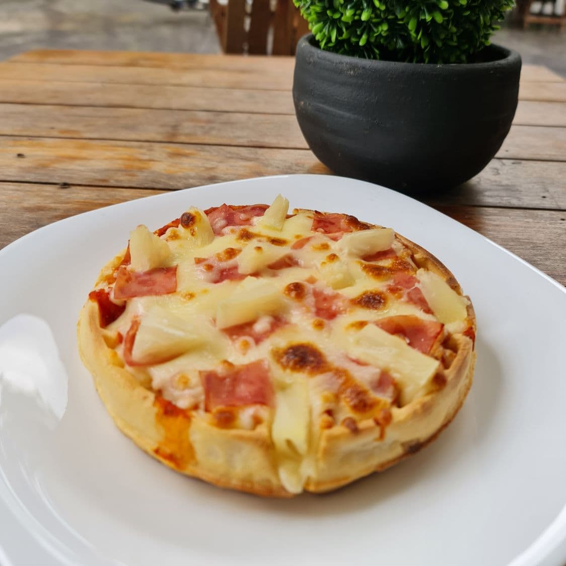 Waffle Pizza Hawaiana