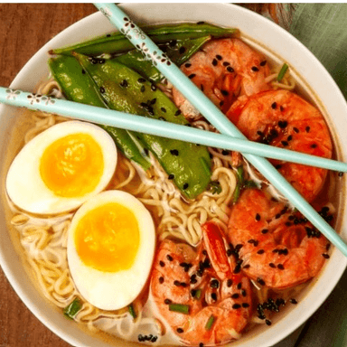 Sopa de Ramen de Mariscos y Vegetales