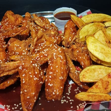 ¡Promoción! 4 Piezas de Alitas + Papas