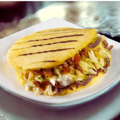 Arepa Mixta de Carne y Pollo