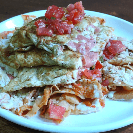 Chilaquiles con omelette