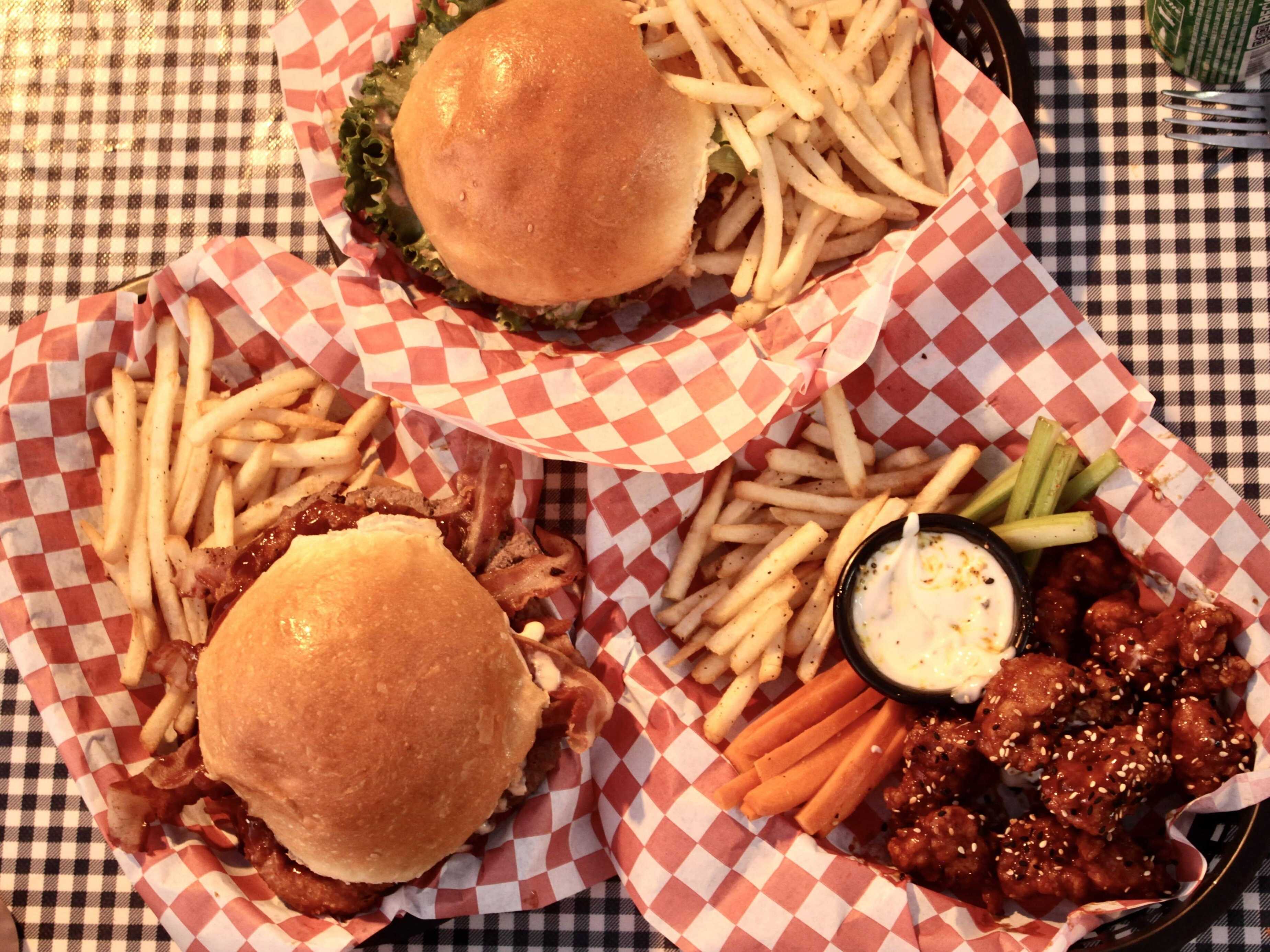 WINGS & DRINKS