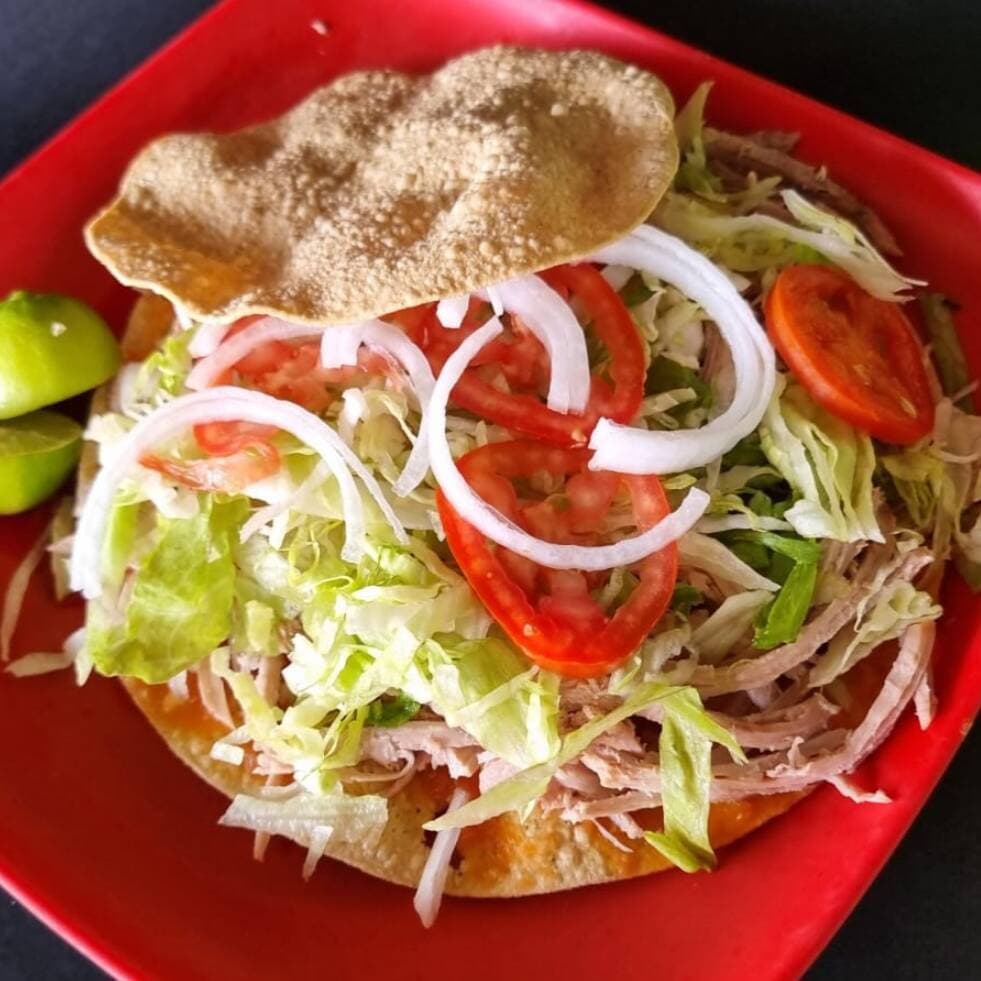 Tostada Grande de Carne