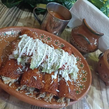 ORDEN DE ENCHILADAS ROJAS DE POLLO