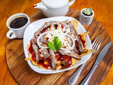 Combo Chilaquil de Tlayuda + Bebida