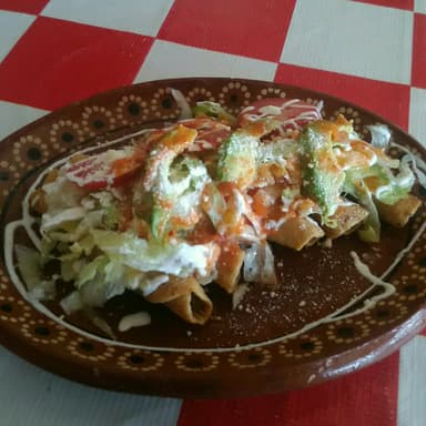 Flautas de birria
