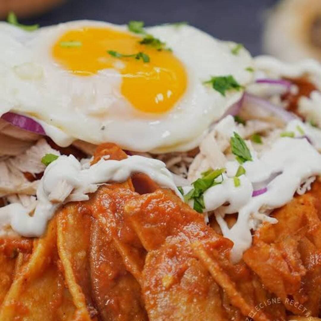 Chilaquiles con Huevo + Refresco 400 Ml