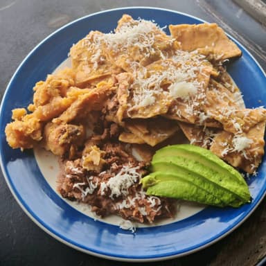 Chilakiris Con Chicharrón De Pella