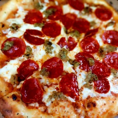 Pizza Pepperoni Con Salchicha Italiana Mediana
