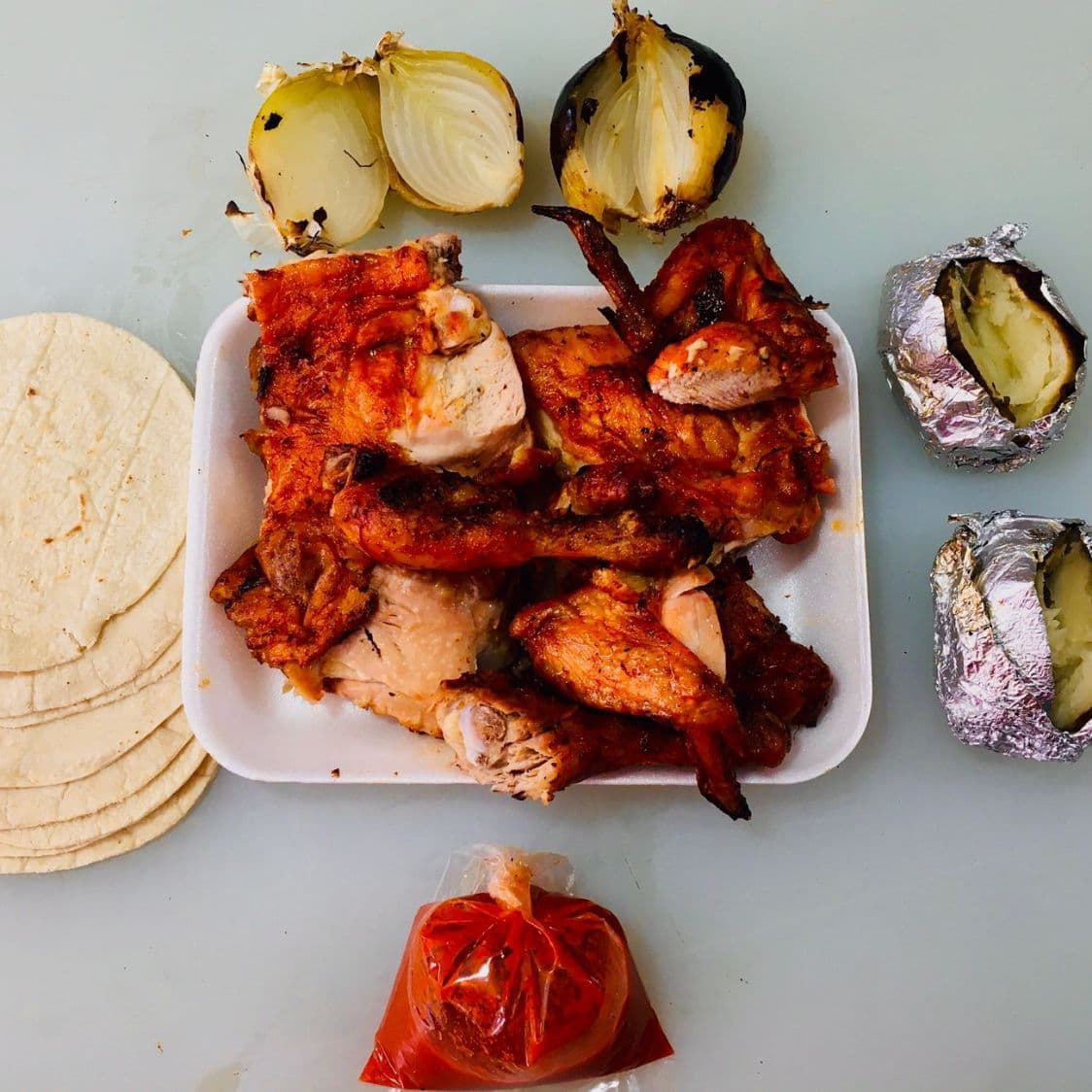 1 Pollo Asado + 2 Salchichas Asadas